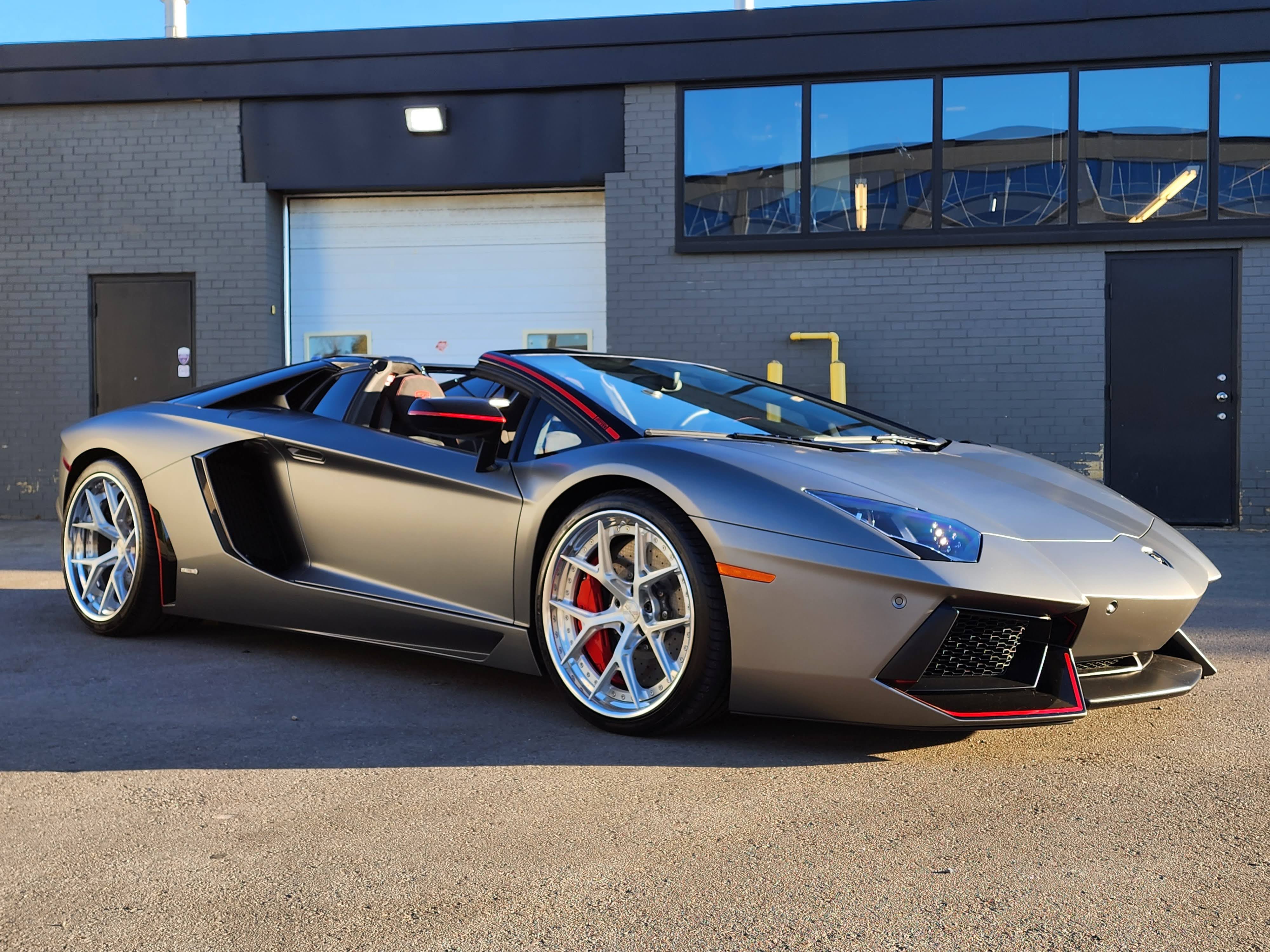 2016 Lamborghini Aventador LP700-4 Roadster Pirelli Edition