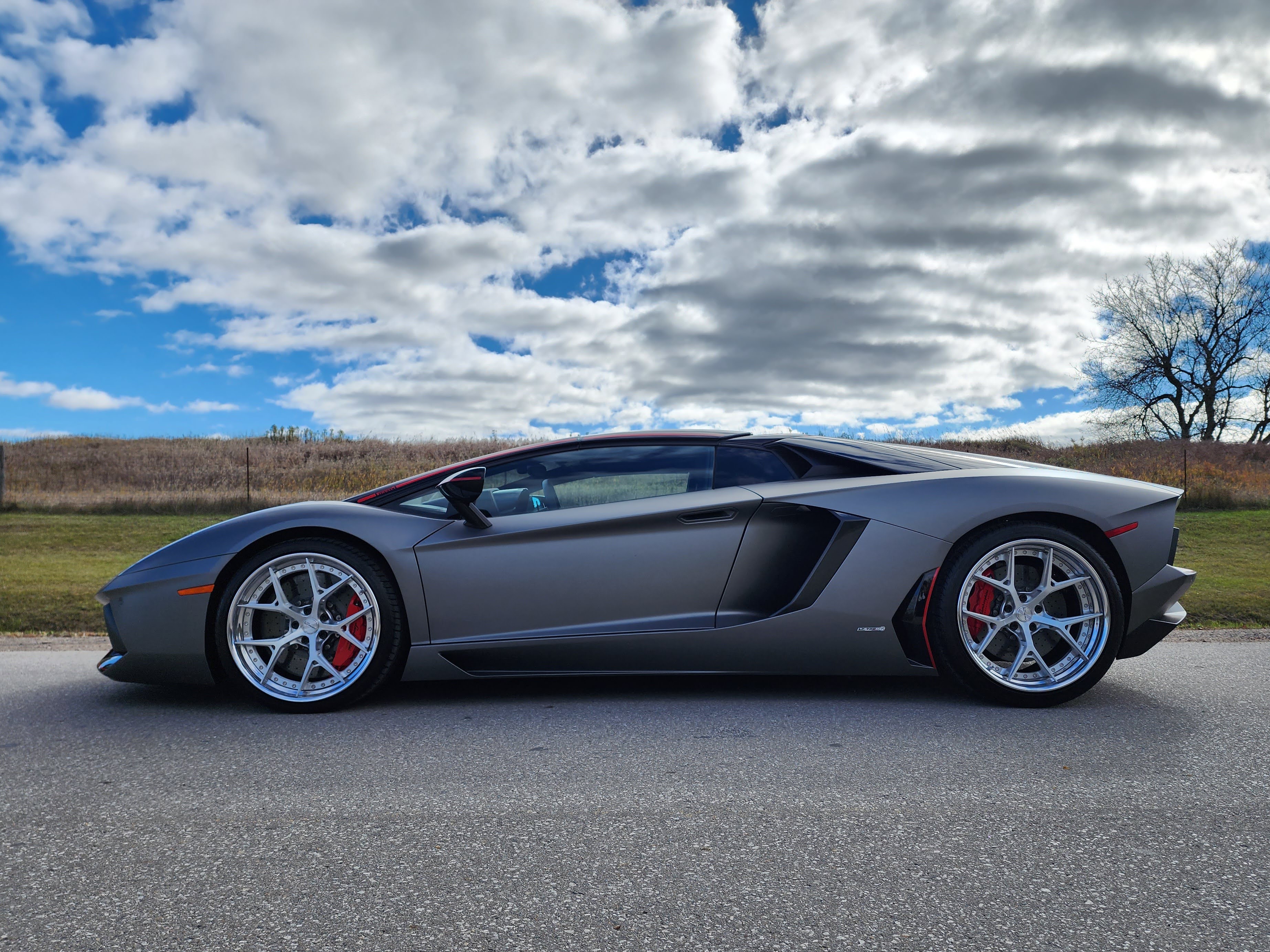 2016 Lamborghini Aventador LP700-4 Roadster Pirelli Edition